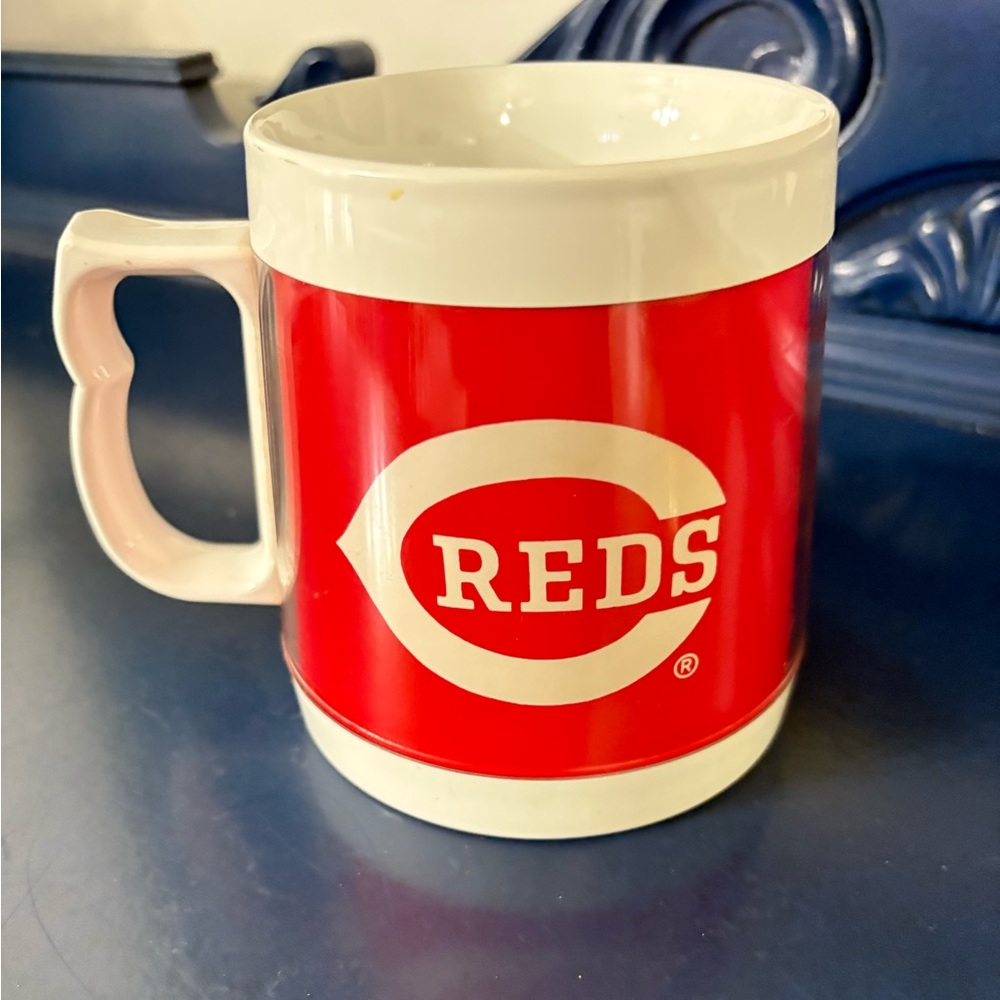 Vintage Cincinnati Reds Baseball Thermo Serv Insulated Mug